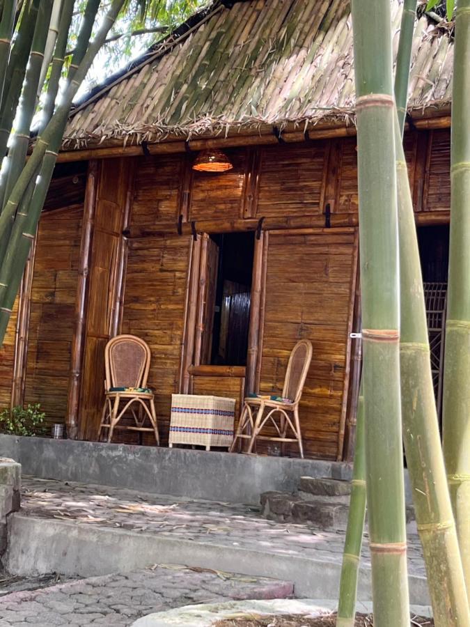 Para Para Cafe & Cottage Берастаги Экстерьер фото